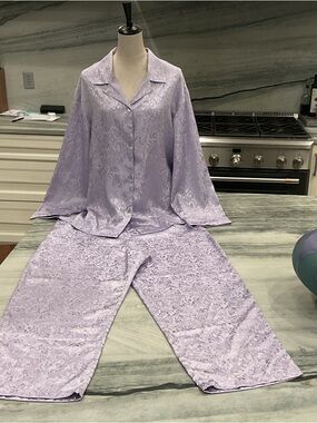 Vintage 2001 Victoria's Secret Lavender Satin Jacquard Pajama Set